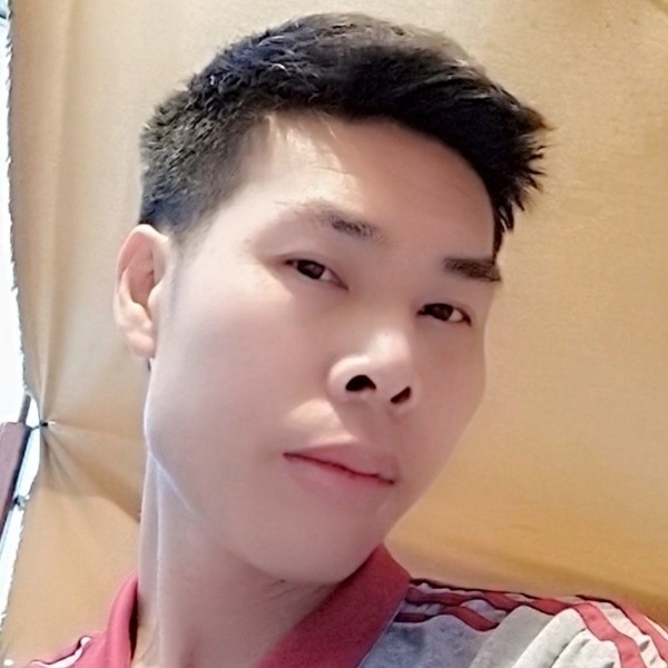 可爱闻巨人的照片