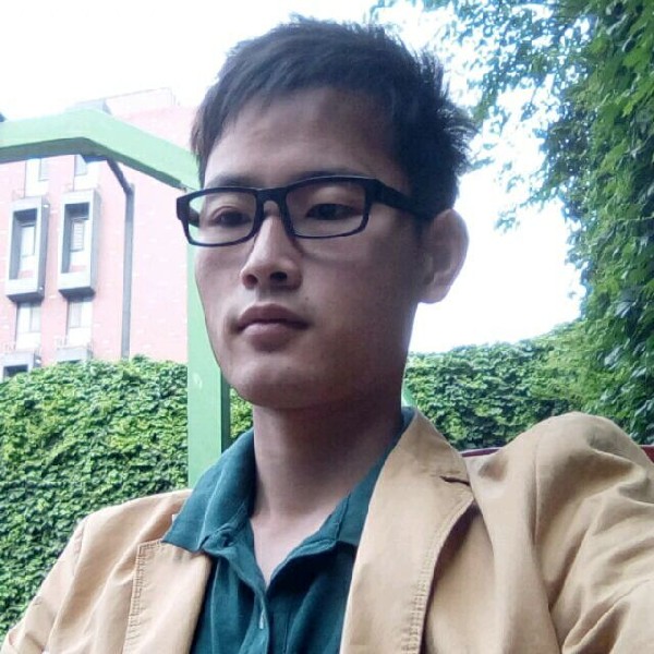 帅气拾忆霓裳的照片