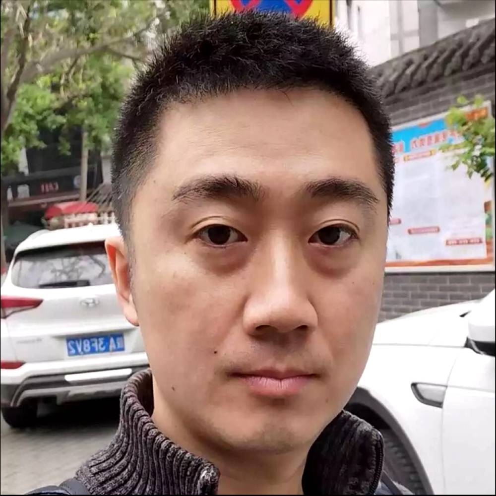 稳重倾心面包的照片