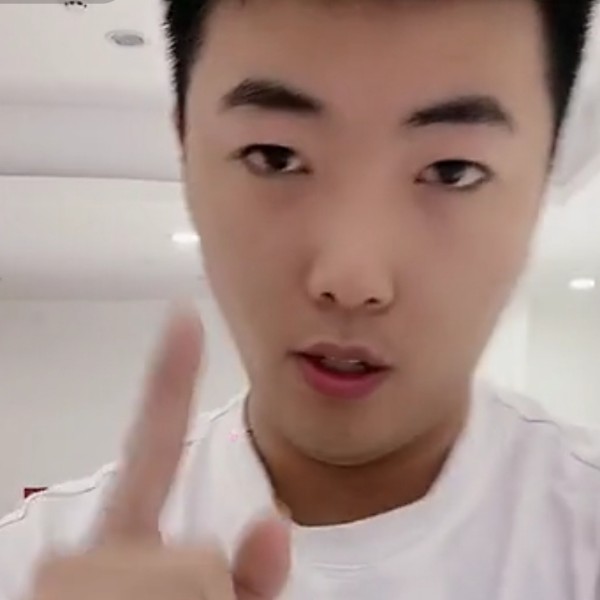 贪玩浅吻世界的照片