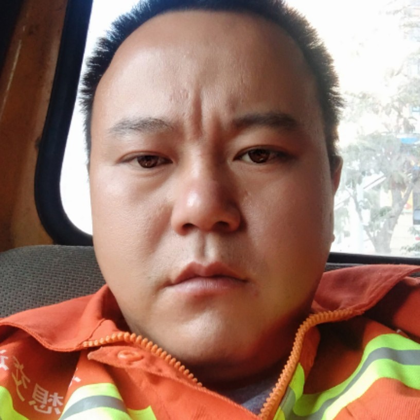 电话笑斯文的照片