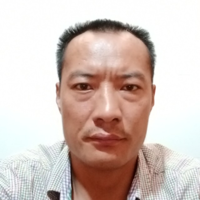 睫毛膏羞涩的照片