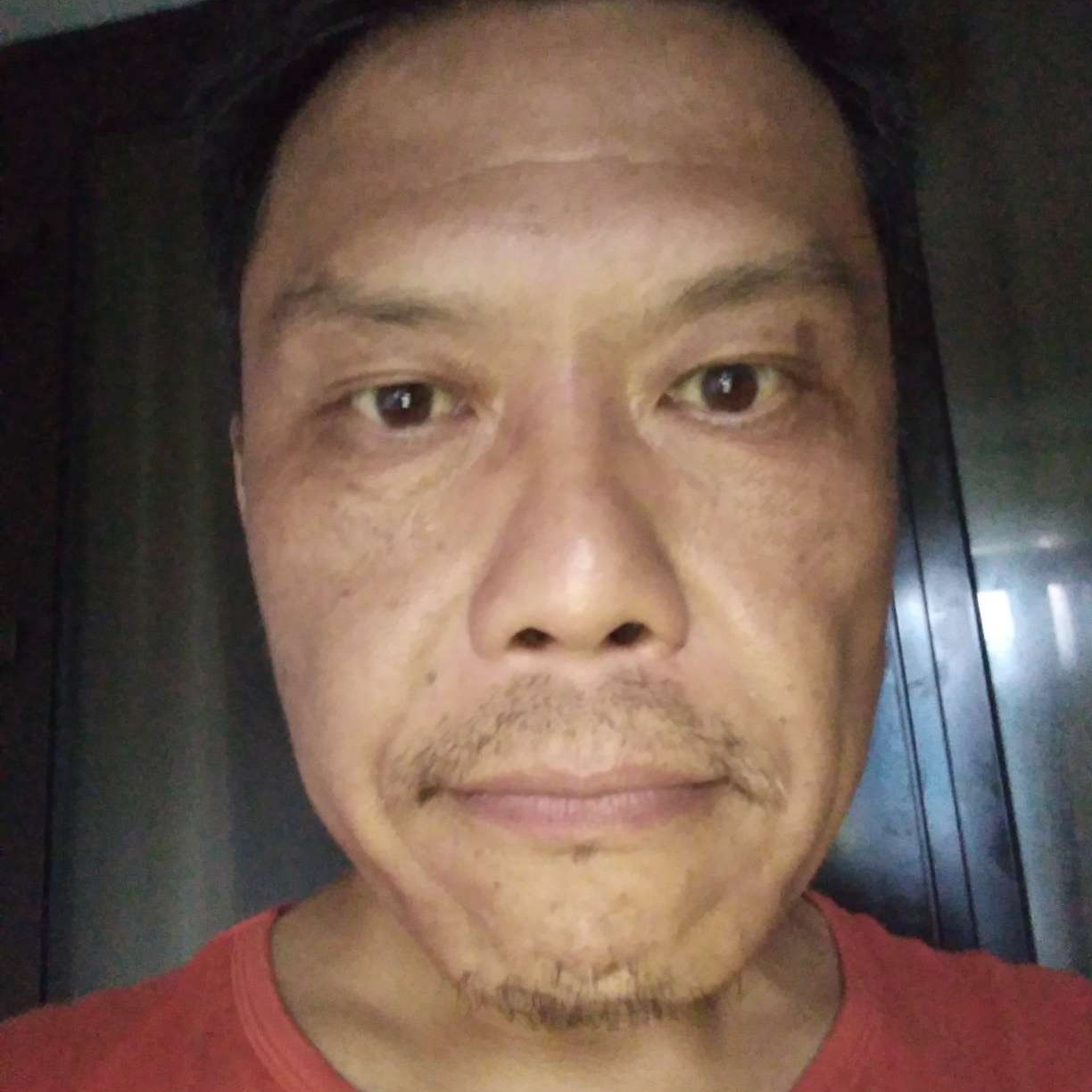 泪雨和现实阿伟的照片