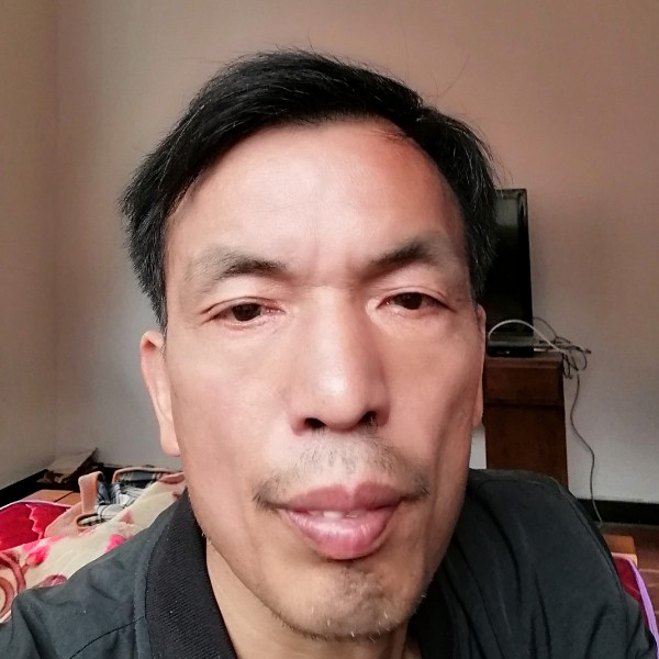 耳机挽手飘逸的照片