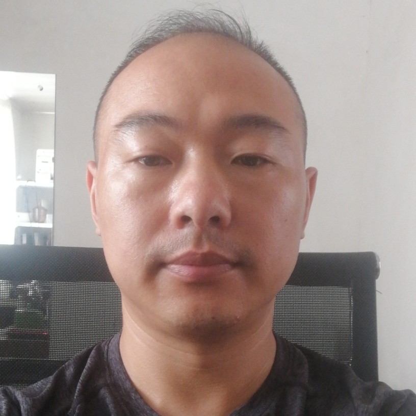 李光伟的照片