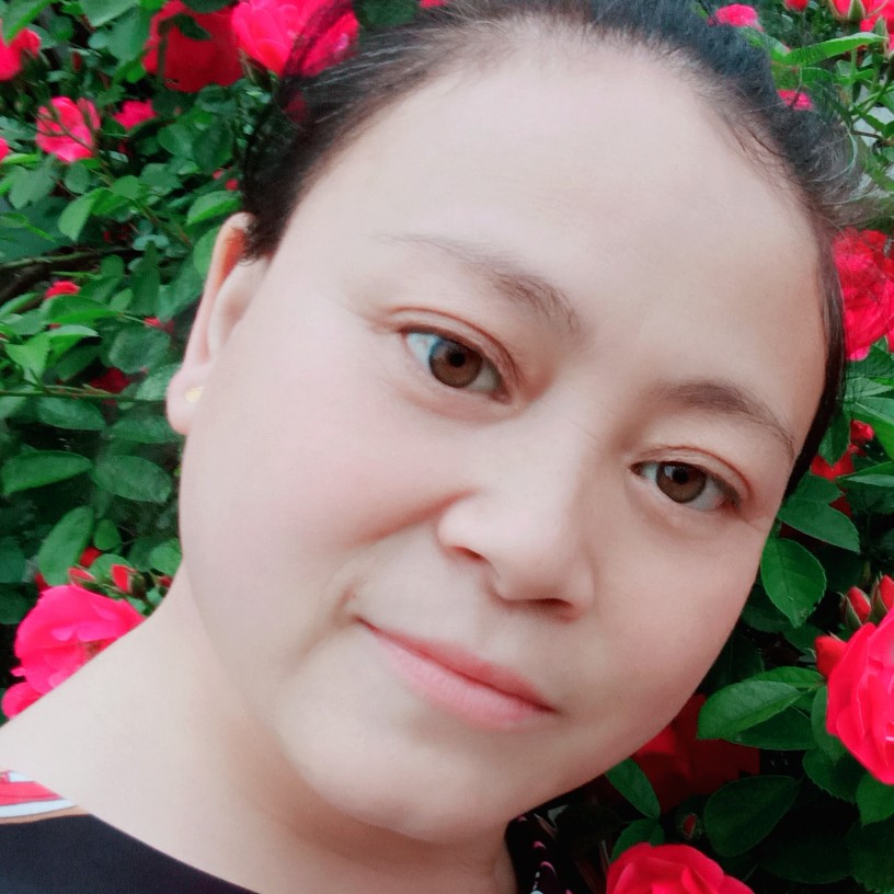 初夏演变大门的照片