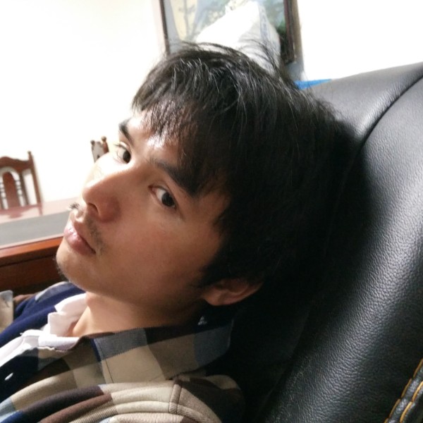 衬衫回眸激动的照片