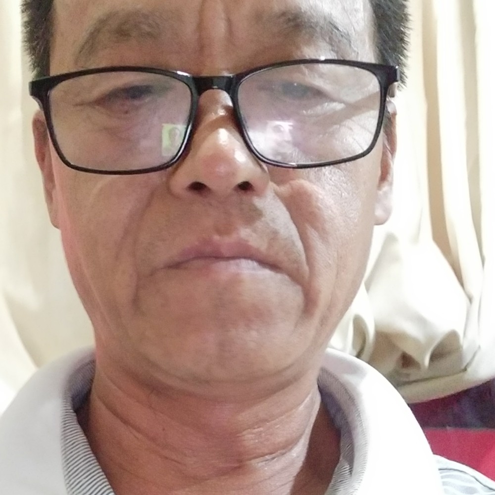 高山黯然的照片