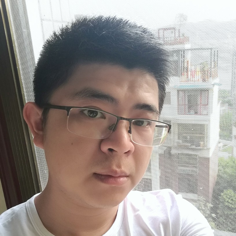 爱猫的设计师的照片
