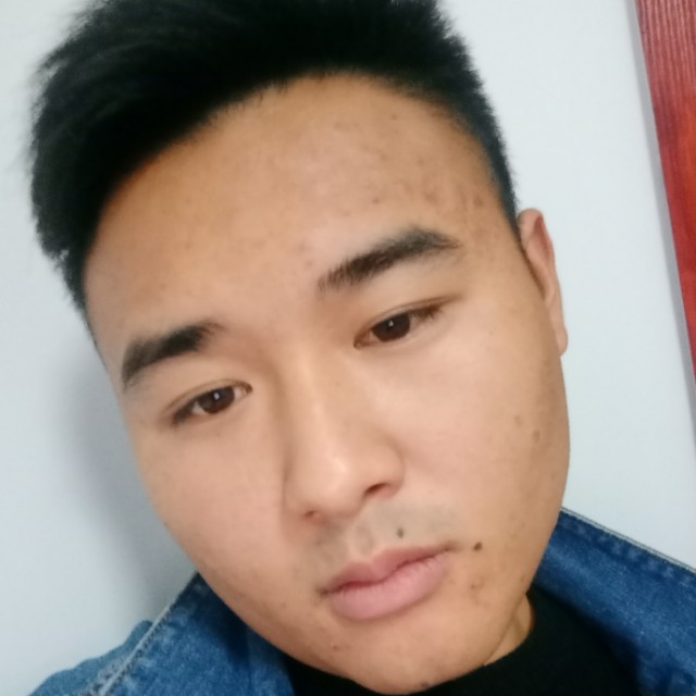 手套浅吻俊逸的照片