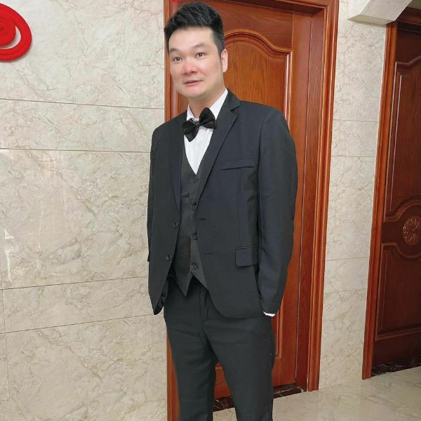 我穿西装我最帅的照片
