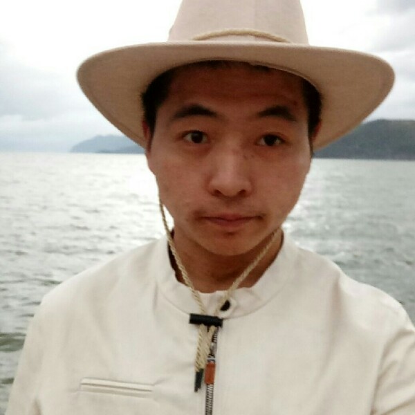 孤独的龙龙的照片