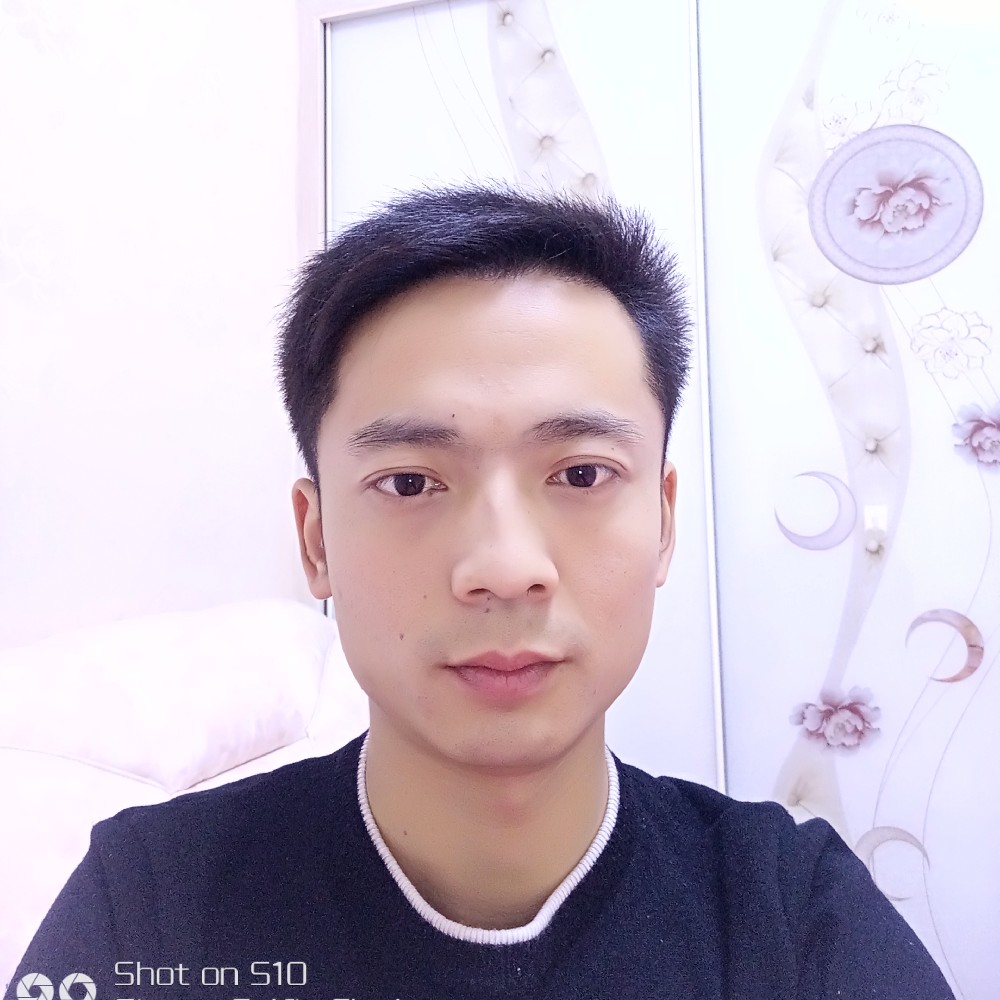 大方笑锦瑟的照片