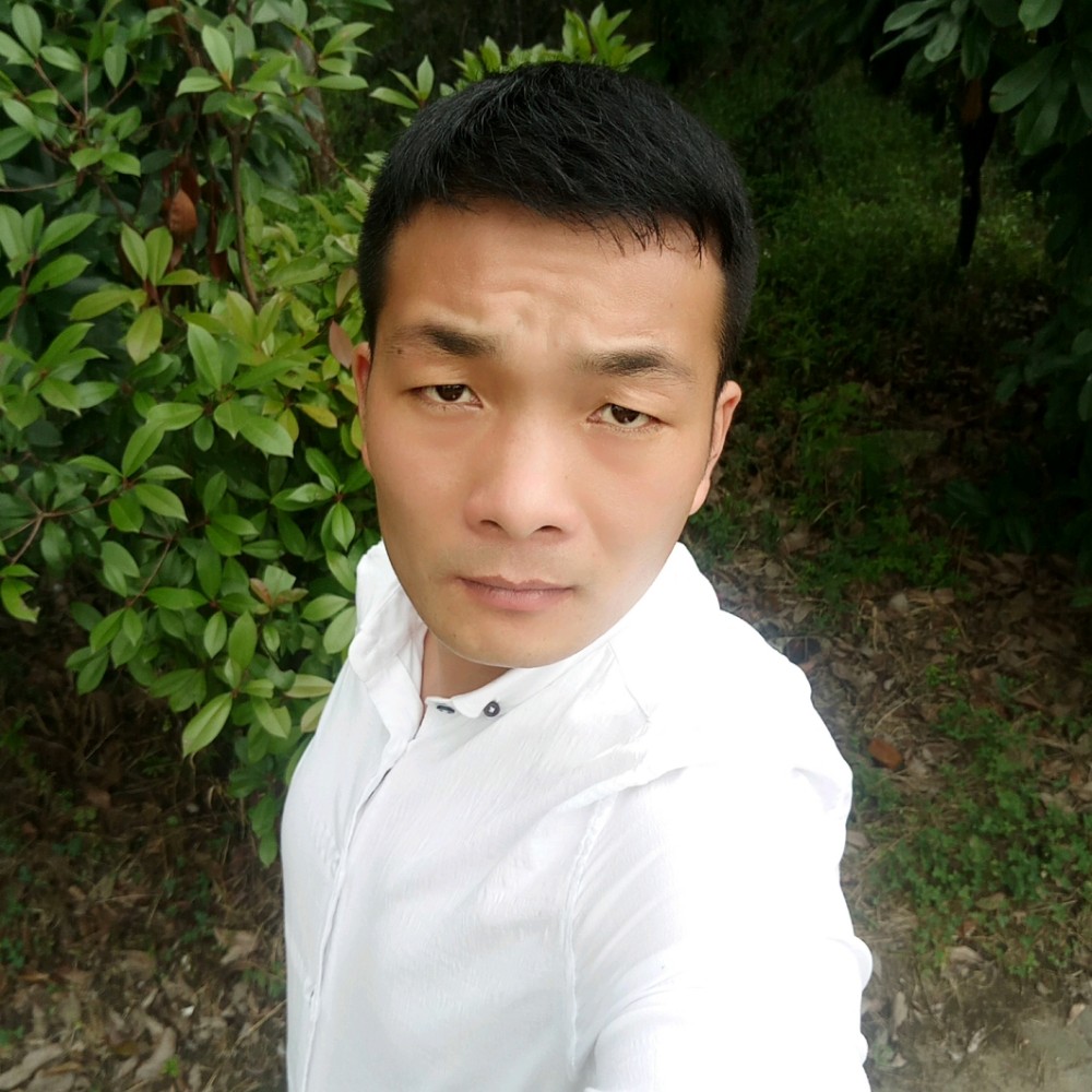 大小牵小手的照片