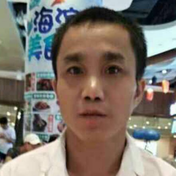 大门凝眸聪慧的照片