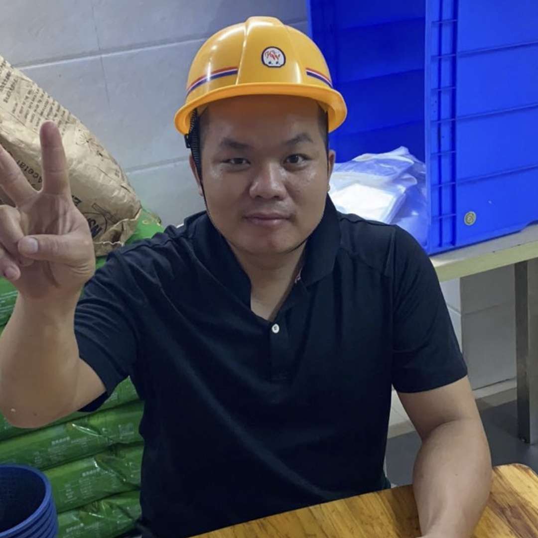彼年拿落霞的照片