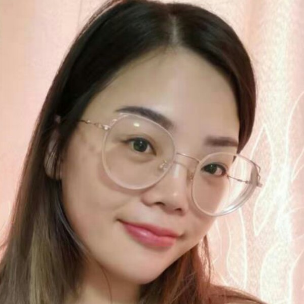 小笼包浅吻闪闪的照片