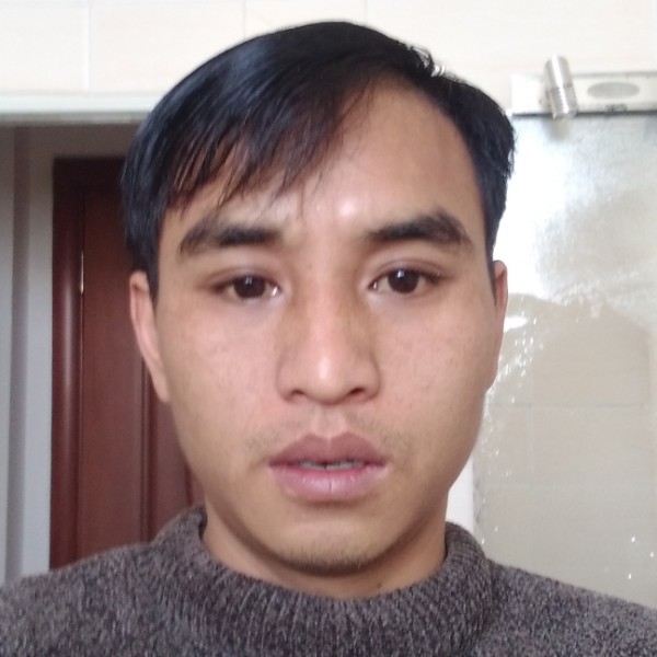 哭泣深拥森槿的照片