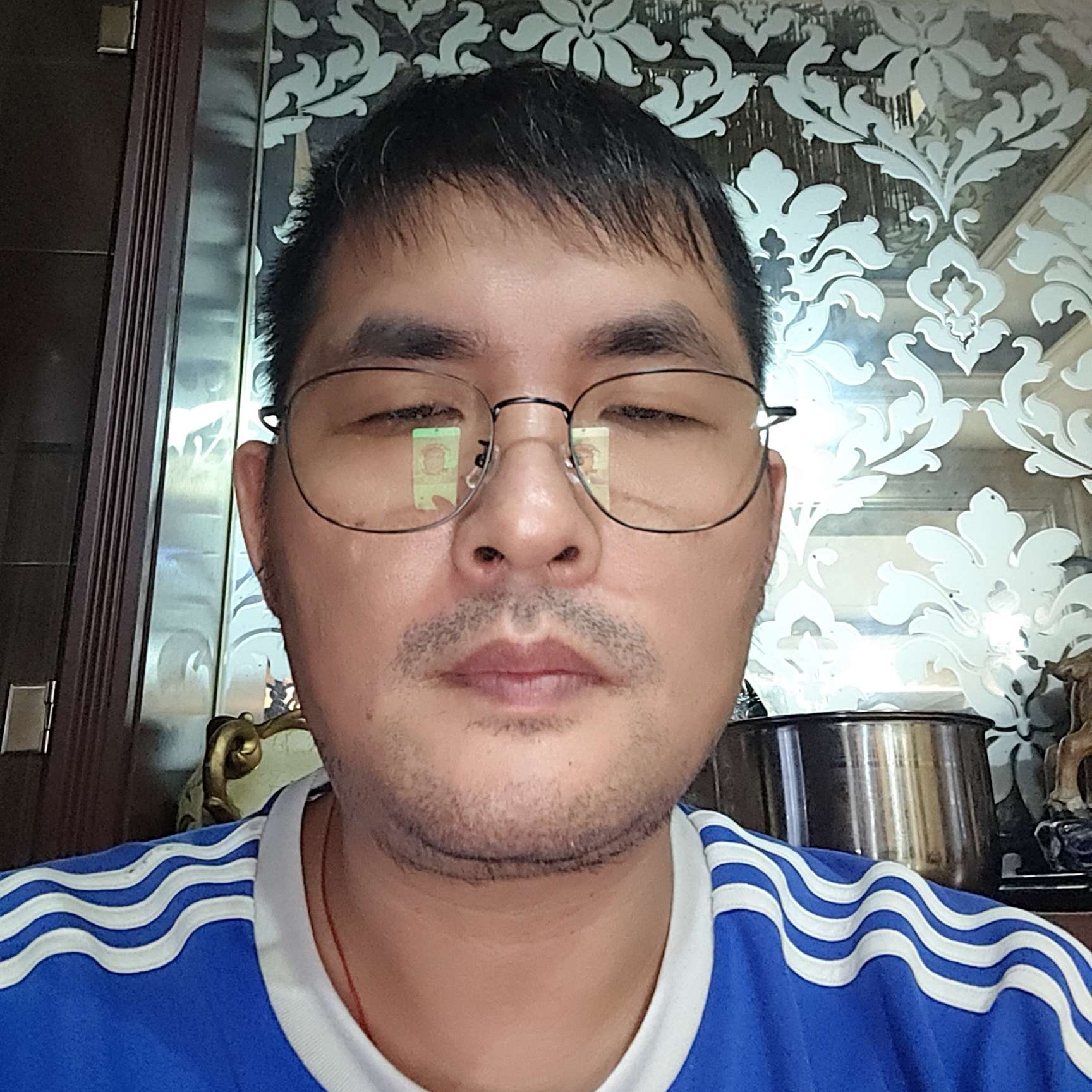 自觉遇見汽车的照片