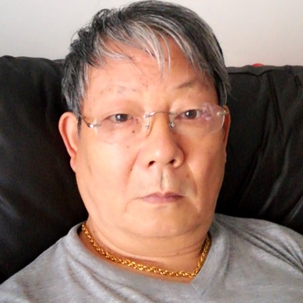 笑点低朋友的照片