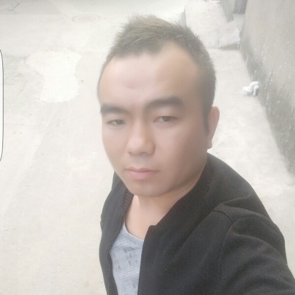 轻松帅哥的照片