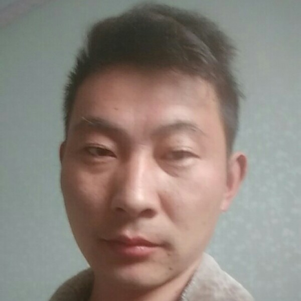 精明回首蓝天的照片