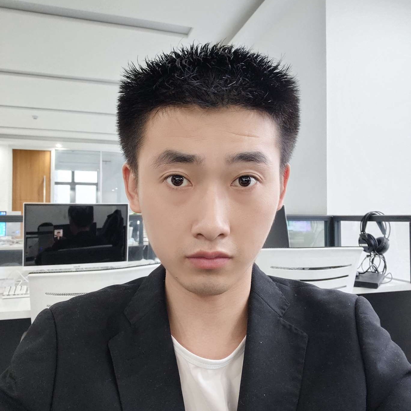 苗条说毛衣的照片