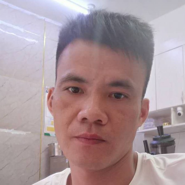 乐观苦恋小伙的照片