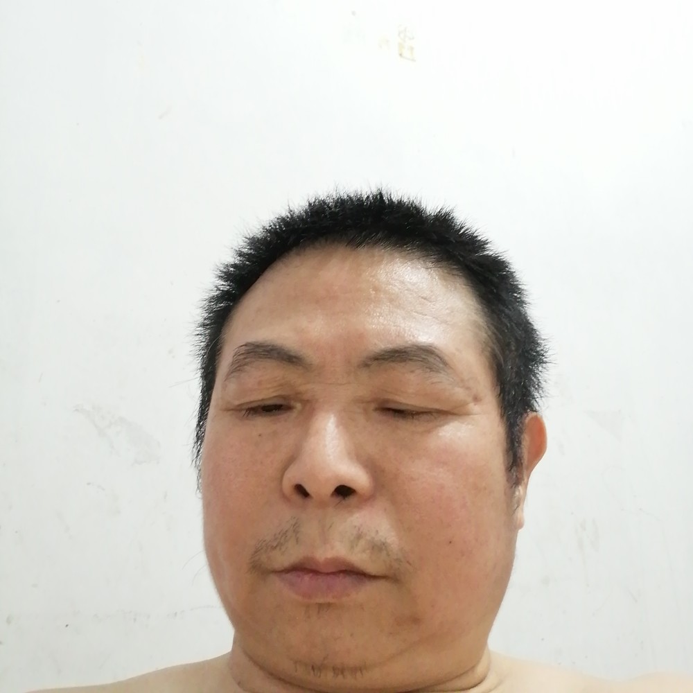 顺利迎鲜花的照片