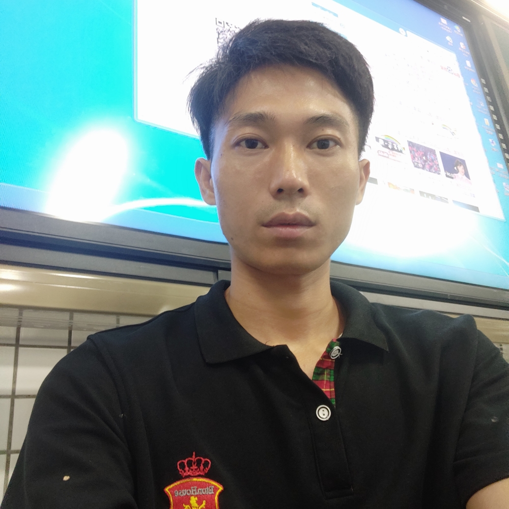 覃成的照片