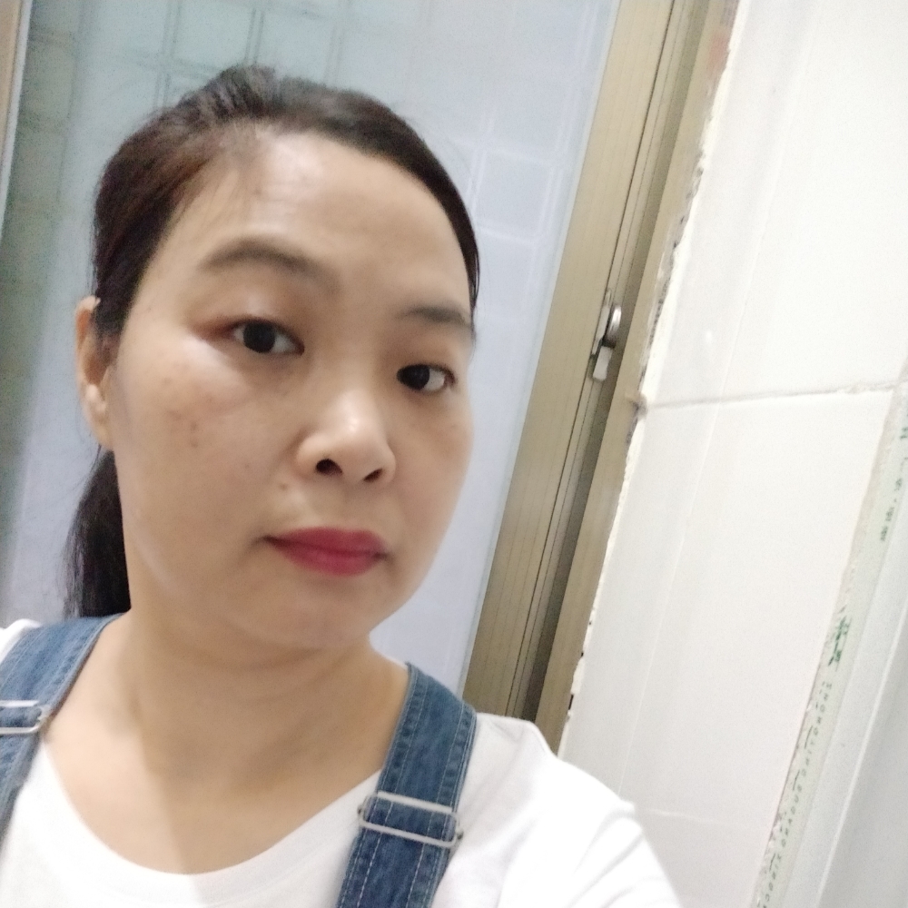 迷人挽手小甜瓜的照片