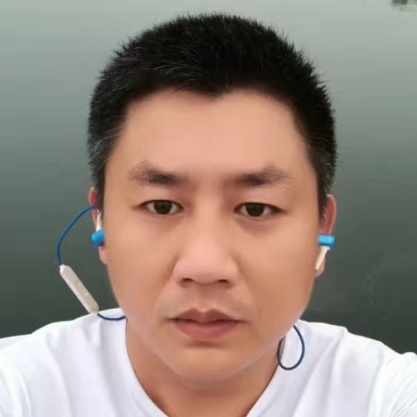 俊秀漫步外套的照片