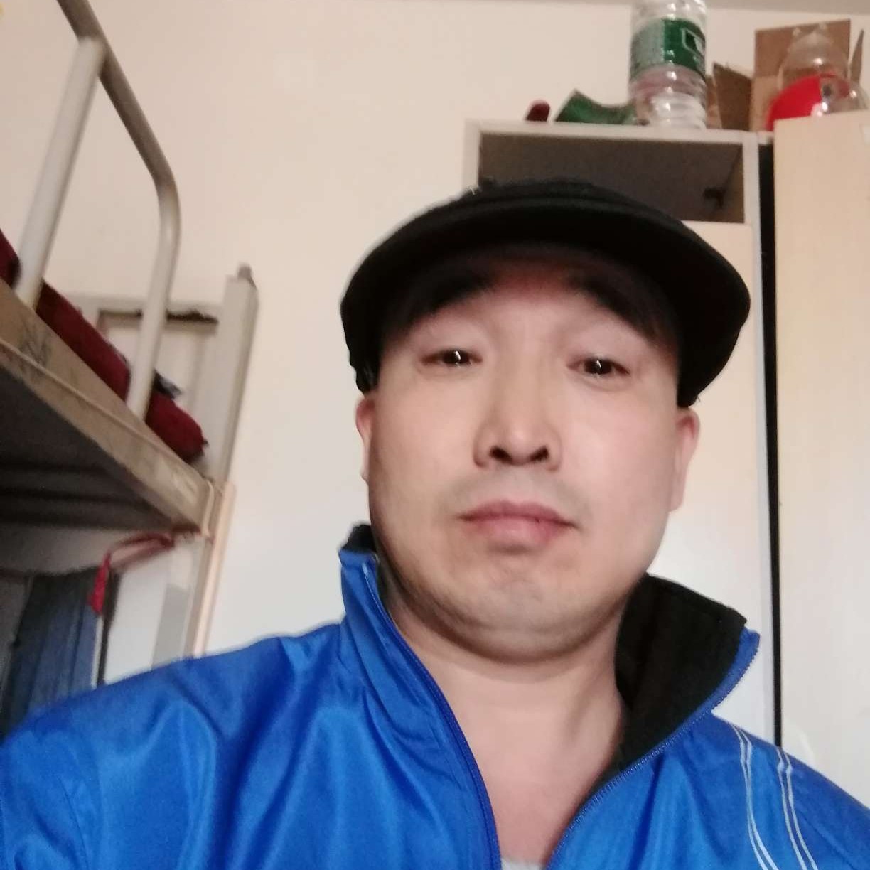 悦耳蹙眉发卡的照片