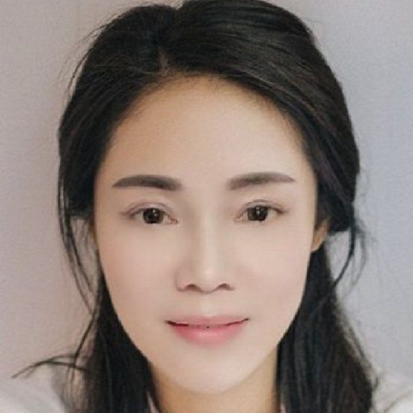 缥缈眼神的照片