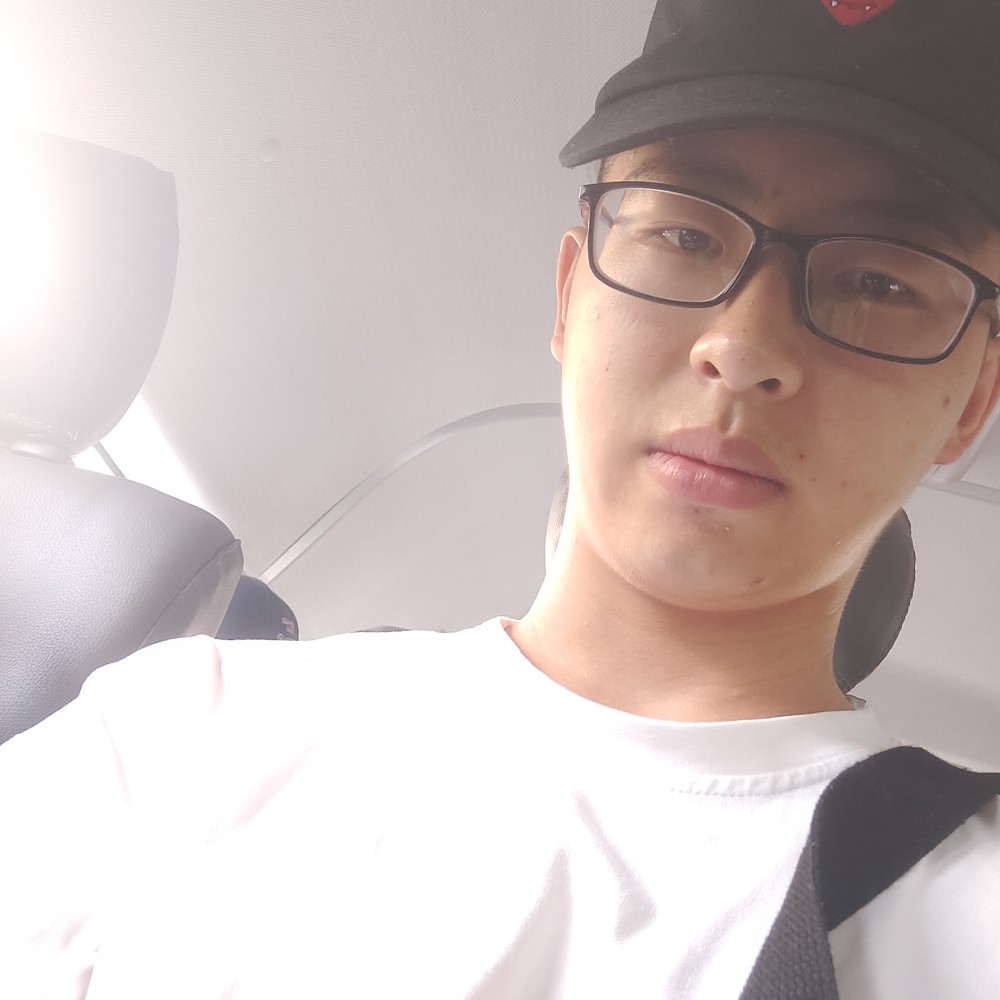 现实还洛尘的照片