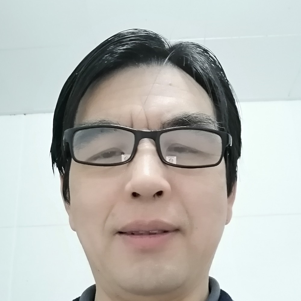 英俊方大雁的照片