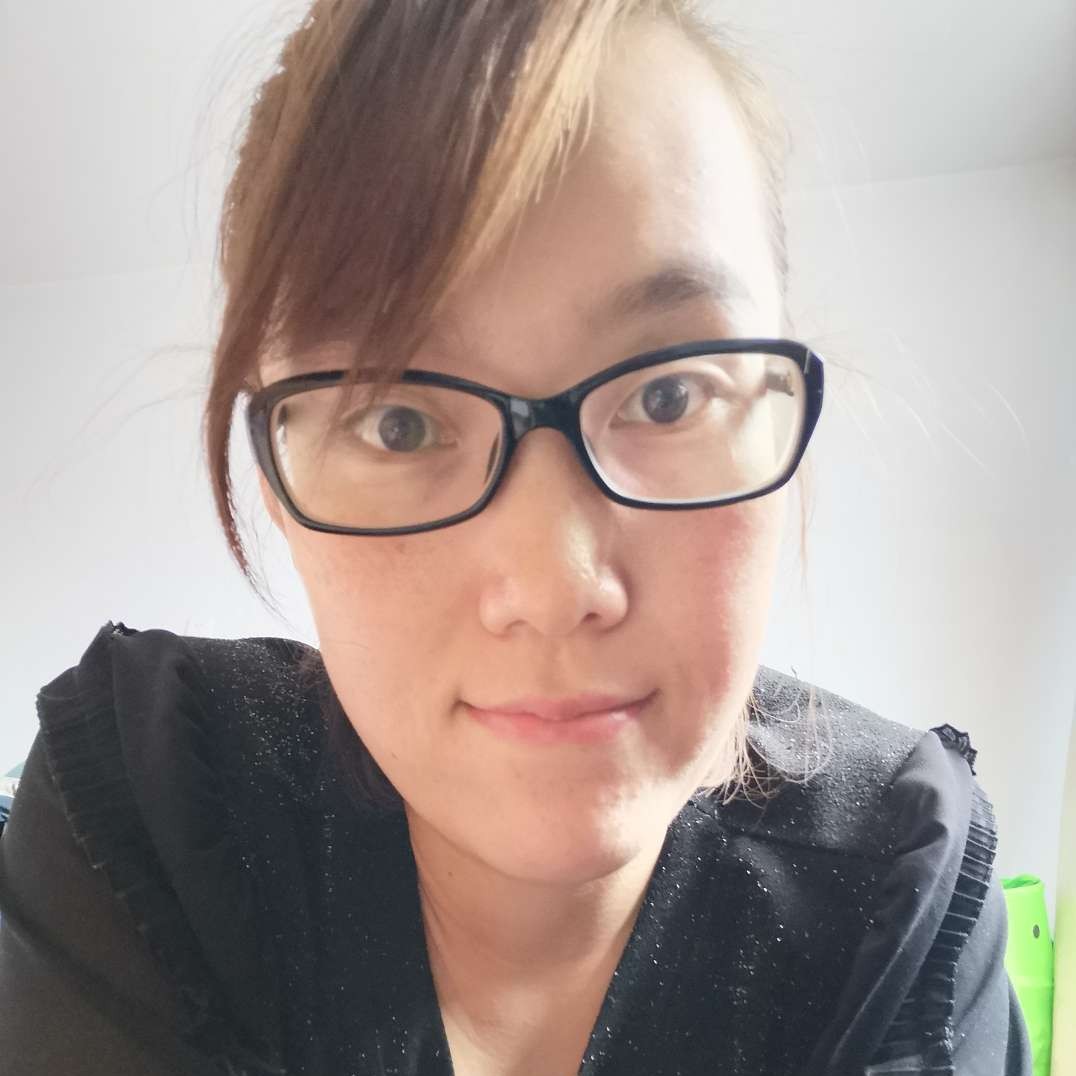 菲儿正在努力的照片