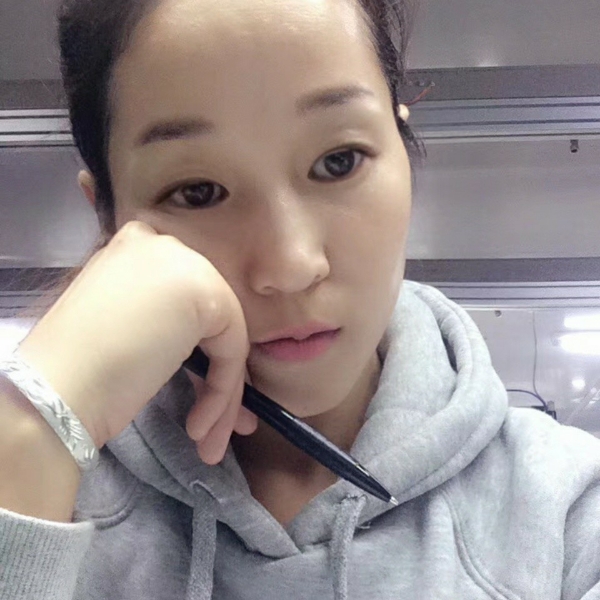 碧影调皮的照片