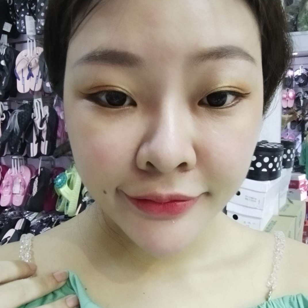 静静是谁丫的照片