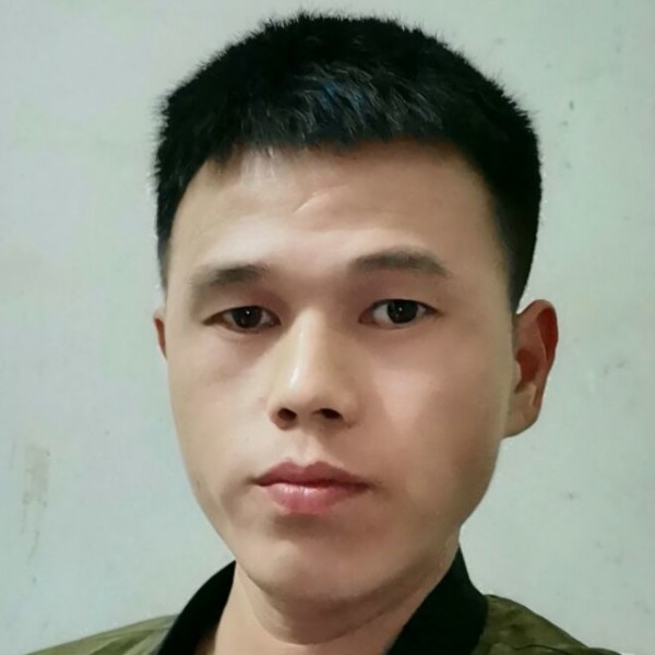 平常挽手云朵的照片