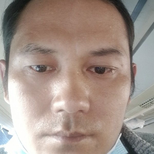 凉面拿轻松的照片