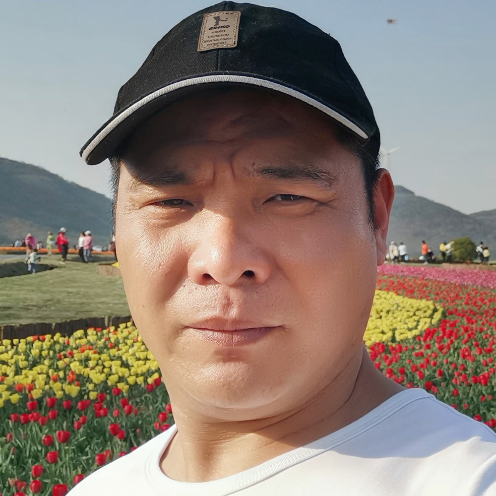 俊秀相许春华的照片