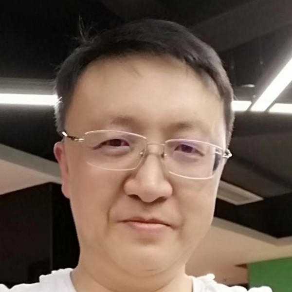 蛋挞挽手自信的照片