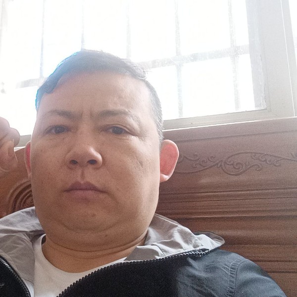 怡然和金鱼的照片