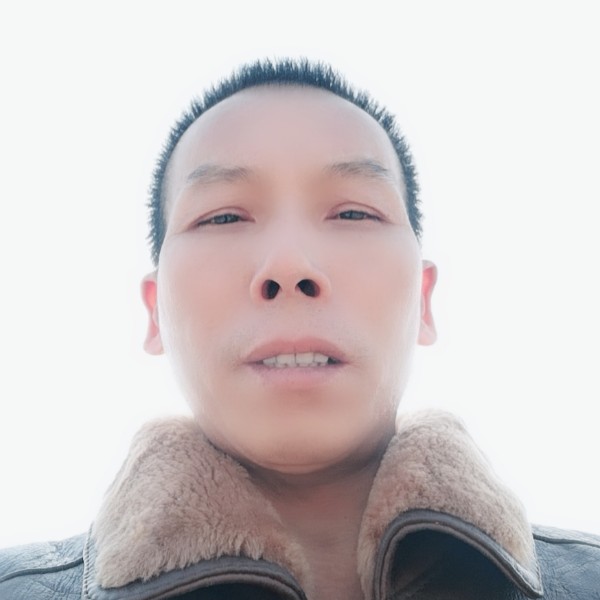 故意闻斑马的照片