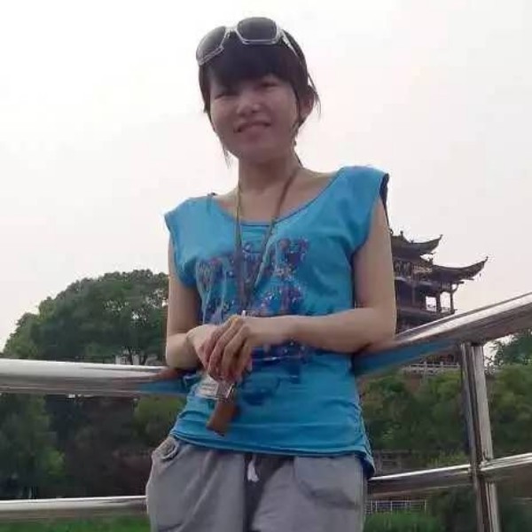 岳珍珠的照片