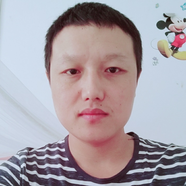 深海中的鱼的照片