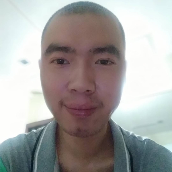 爱撒娇回眸招牌的照片