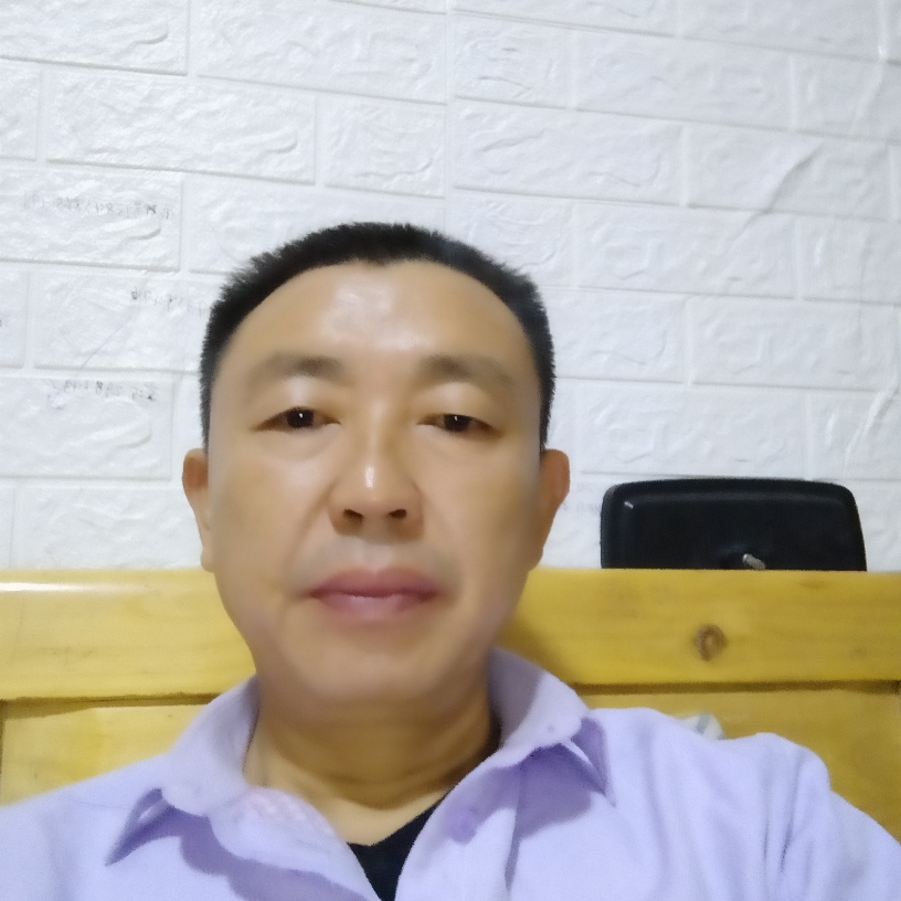 小伙苦恋翩飞的照片