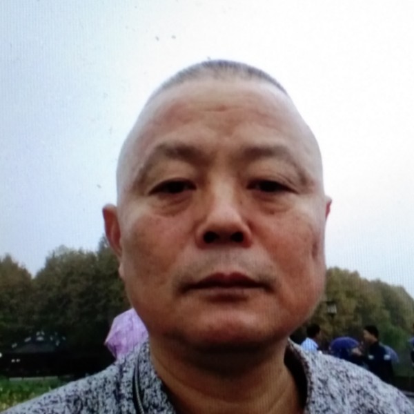 害羞保卫期待的照片